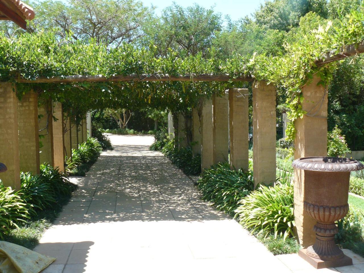 Moon And Sixpence Garden Guest House Muldersdrift Eksteriør bilde